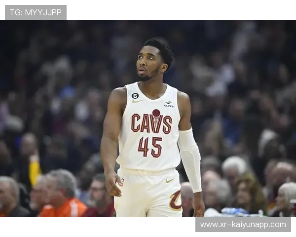 骑士米切尔谈球队防守调整:近期失分过高成季后赛隐忧 骑士米切尔谈球队防守调整:近期失分过高成季后赛隐忧